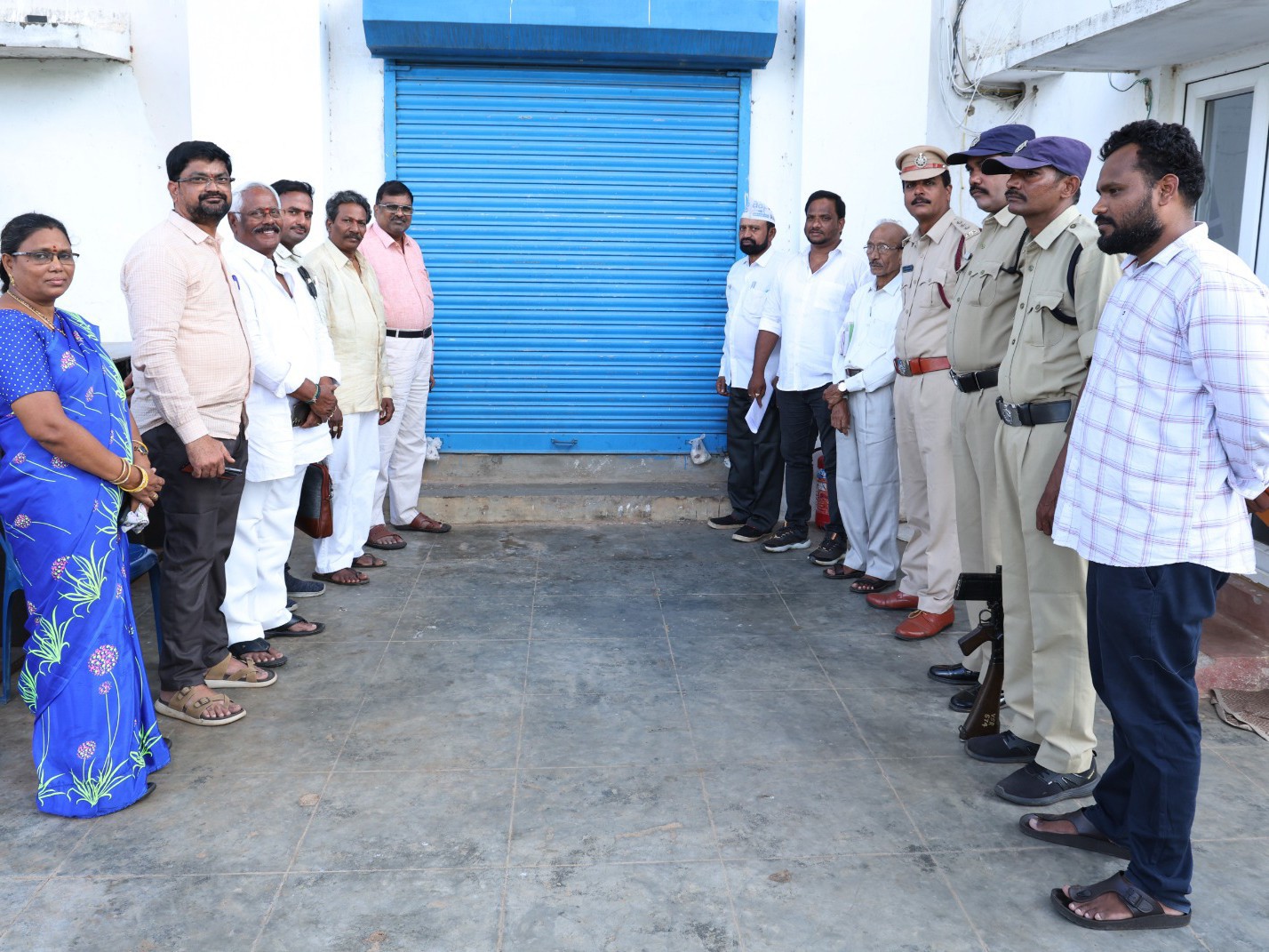 ఈవీఎం గోదాములను తనిఖీ చేసిన డీఆర్వో