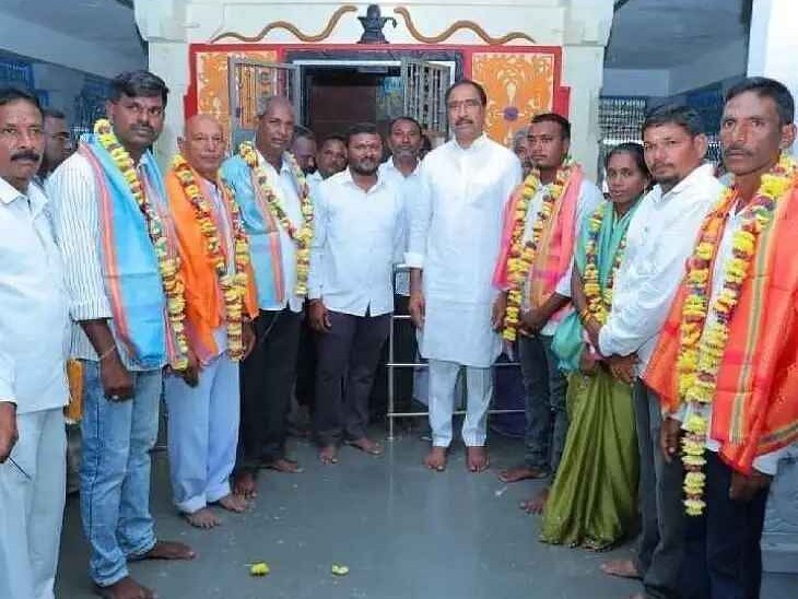 నూతన కార్యవర్గం ఆలయ అభివృద్ధికి కృషి చేయాలి: ఎమ్మెల్యే