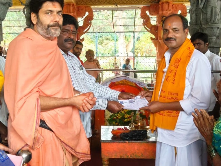 సహకార ఆంజనేయ స్వామి ఆలయంలో పూజలు