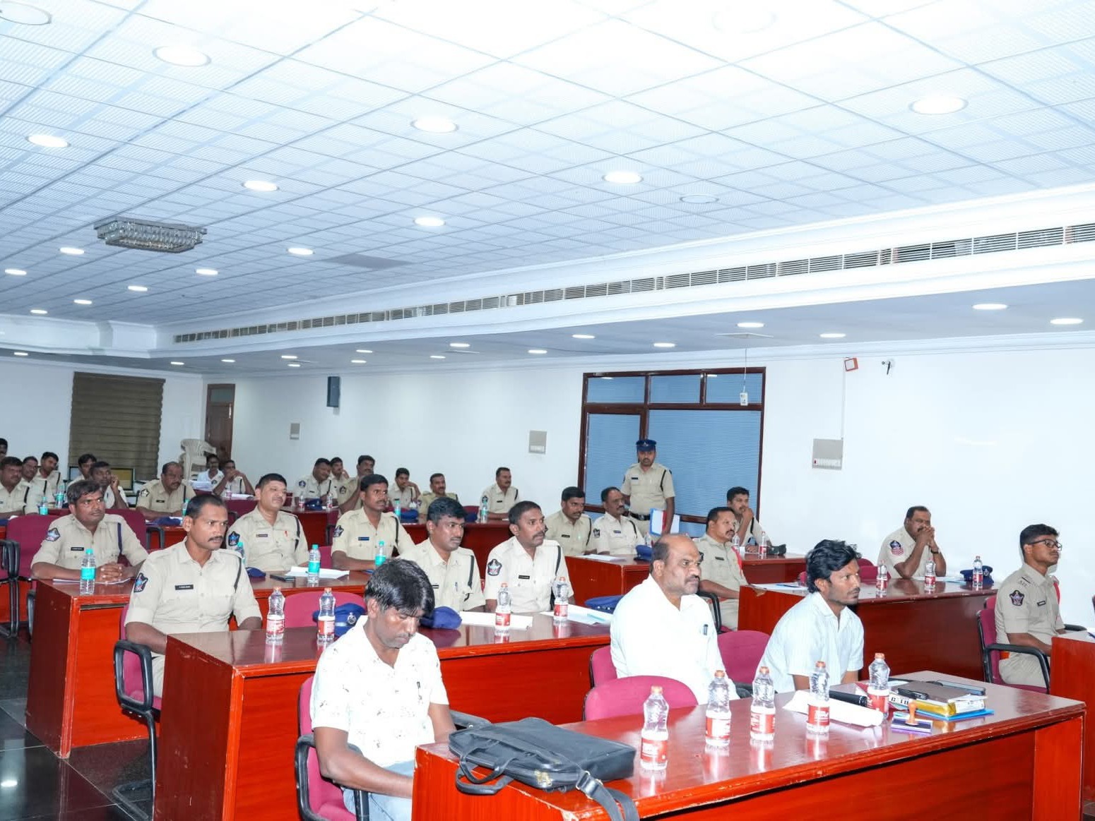 పోలీసు సిబ్బందికి వ్యాసరచన, వక్తృత్వ పోటీలు