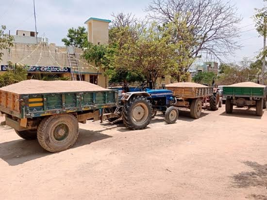 జోరుగా సాగుతున్న అక్రమ ఇసుక రవాణా