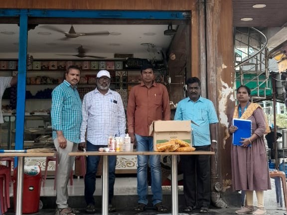 బేకరీ పై టాస్క్ పోర్స్ పోలీసుల దాడులు