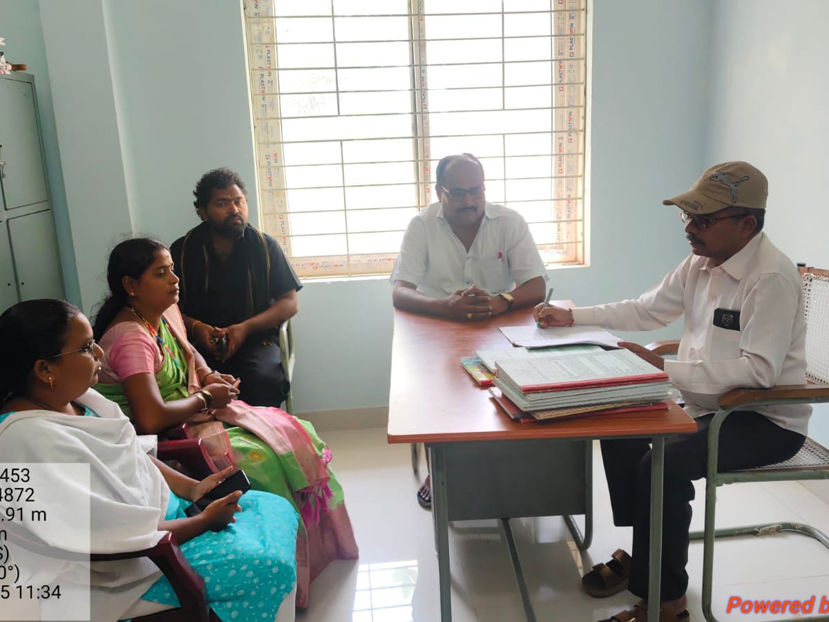 ఇద్దరు సిబ్బంది గైర్హాజరుపై ఎంపీడీవో ఆగ్రహం