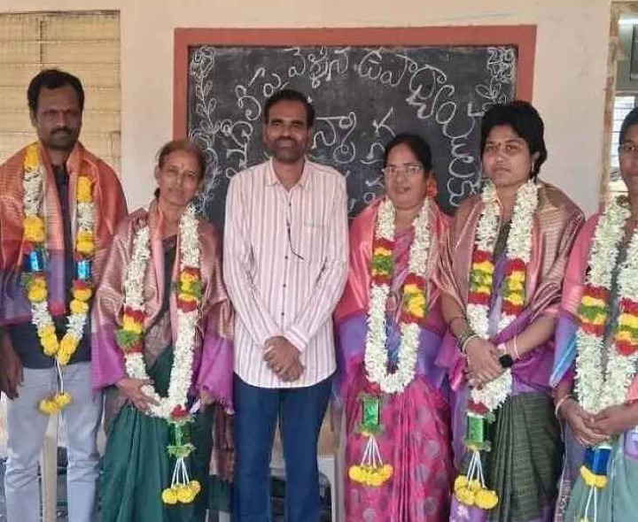 బదిలీపై వెళ్లిన టీచర్లకు సన్మానం