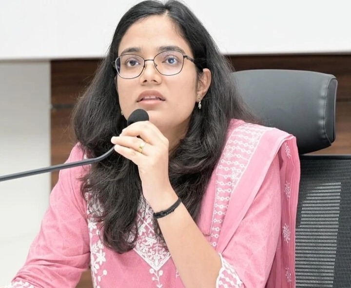 విద్యాసంస్థలకు సెలవు ప్రకటించిన JC