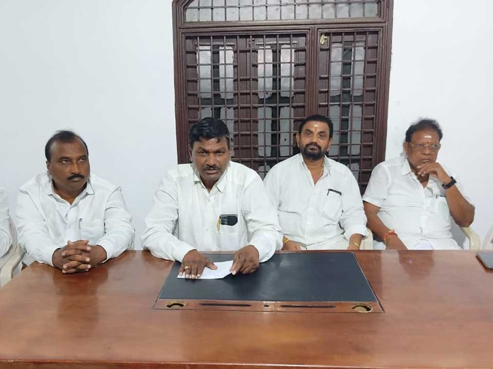 ‘ఎమ్మెల్యే పోచారం ఇప్పటికీ బీఆర్​ఎస్​లోనే ఉన్నారు’