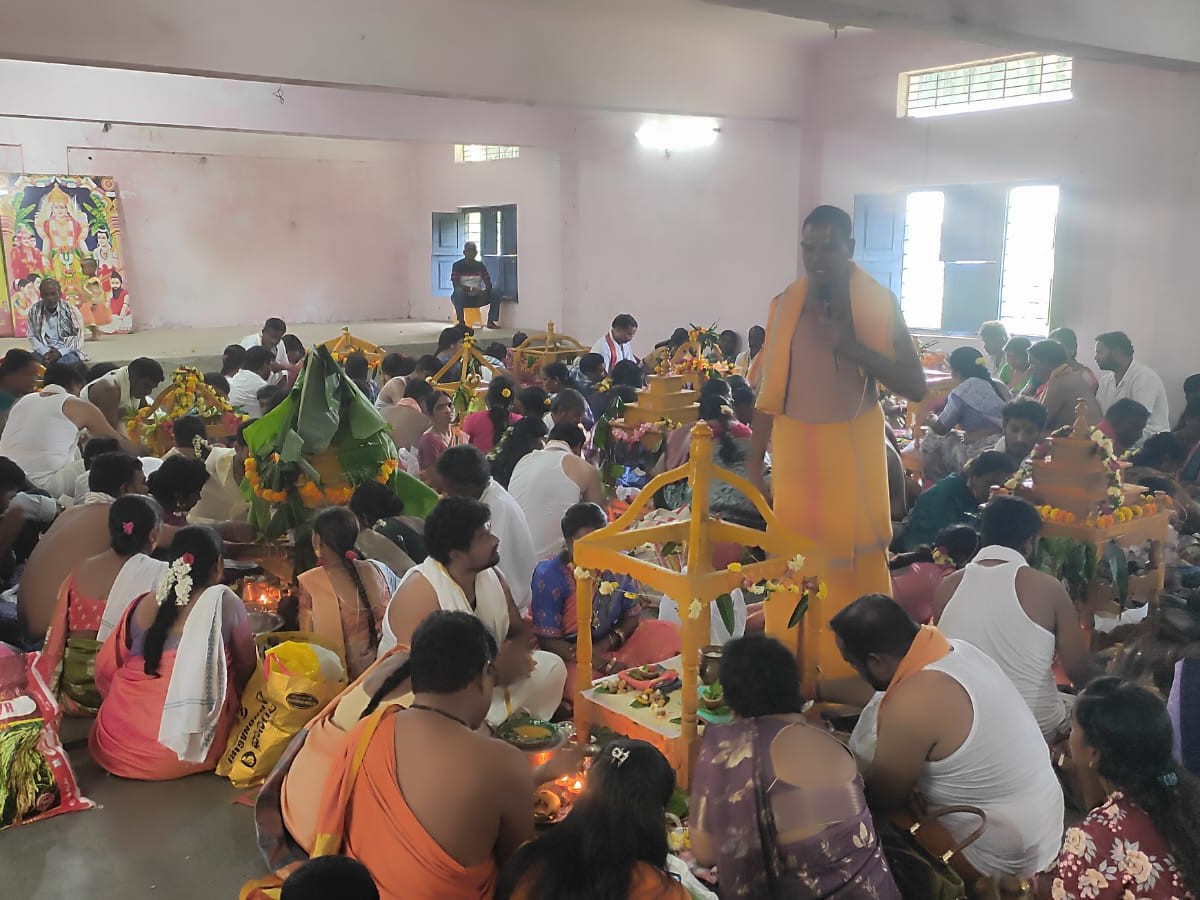 గూడెం దేవాలయంలో సత్యనారాయణ స్వామి వ్రతాలు