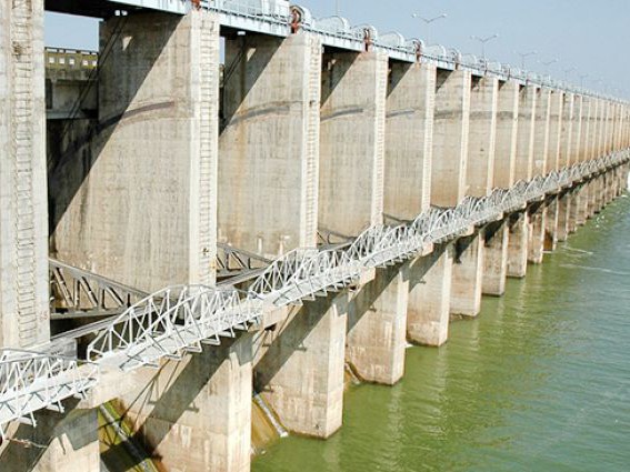జూరాల తగ్గిన వరద ప్రవాహం