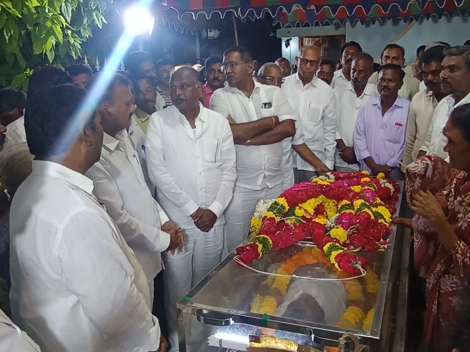 టీడీపీ నాయకులు గోలి బాలజోజికి ఎమ్మెల్యే నివాళి