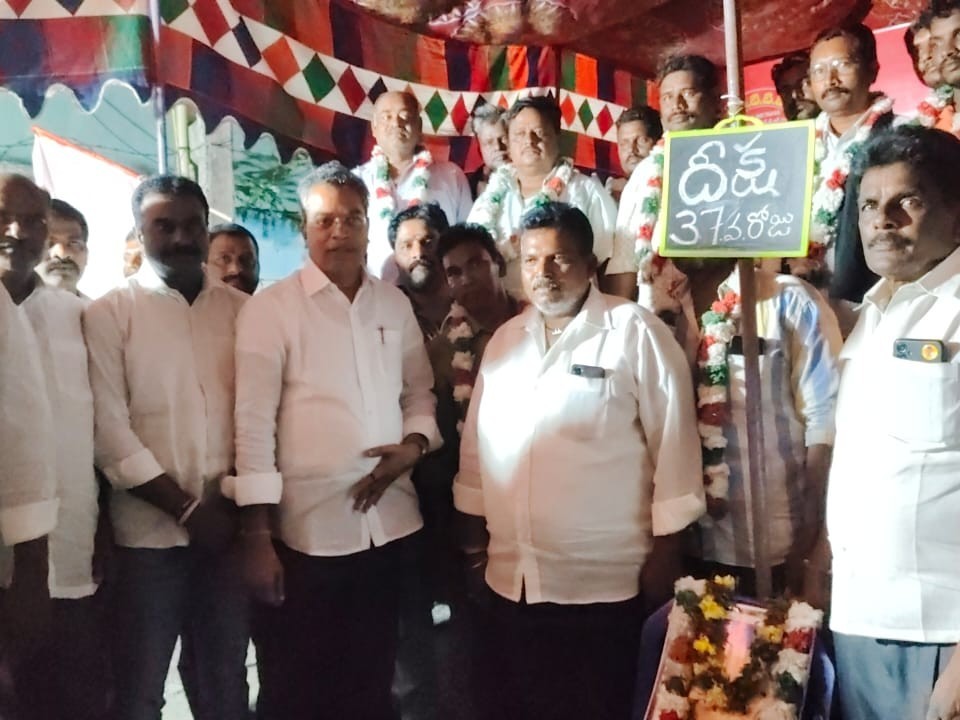 లారీ ఓనర్లు, డ్రైవర్లుకు అండగా ఎమ్మెల్యే