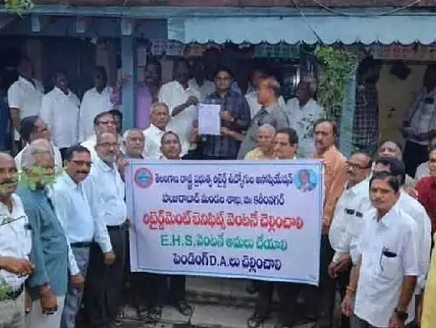 ‘ఉద్యోగులకు రావాల్సిన బకాయిలను బెనిఫిట్స్ వెంటనే అందించాలి’