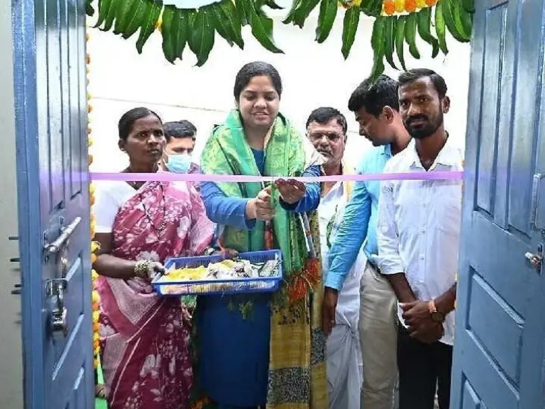 పాఠశాల వంటగదిని ప్రారంభించిన ఎమ్మెల్యే