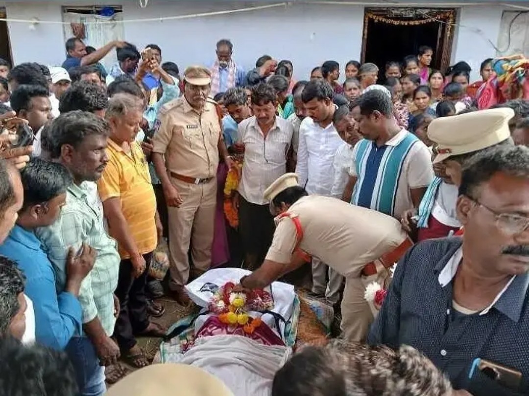 హోంగార్డు వెంకటస్వామికి కన్నీటి వీడ్కోలు