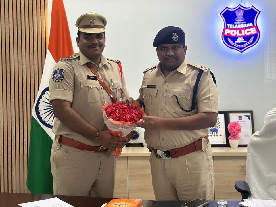 ఎస్పీ ని కలిసిన టాస్క్ఫోర్స్ సీఐ