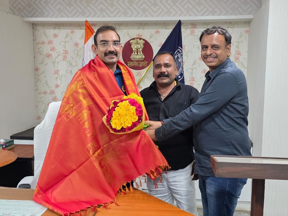 చిత్తూరు ఎస్పీని కలిసిన పూతలపట్టు MLA