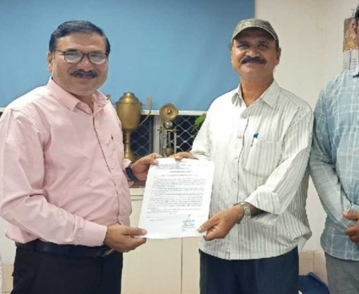 ‘భూ నిర్వాసితులకు జాబ్ మేళా నిర్వహించాలి’