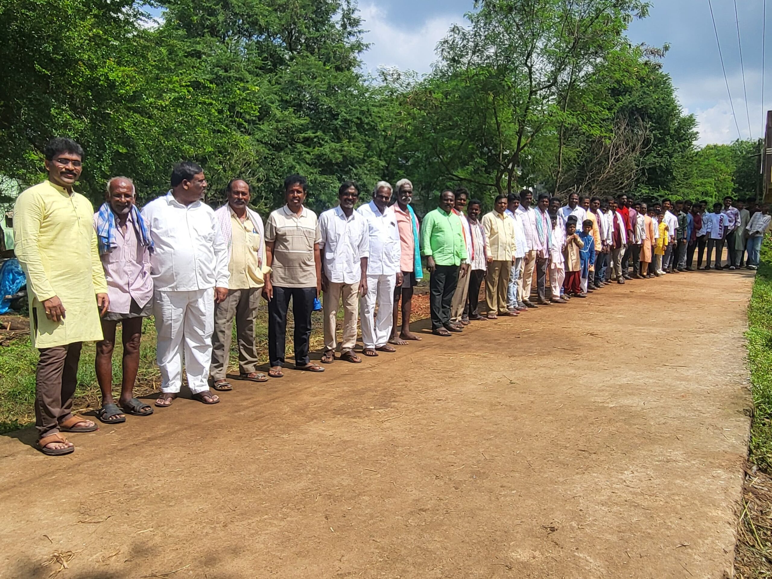 ఒకే ఇంటి పేరుతో తొంబై కుటుంబాలు