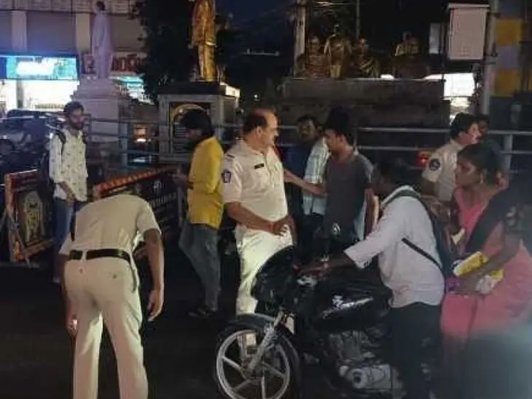 గుంటూరు నగరంలో వాహన తనిఖీలు
