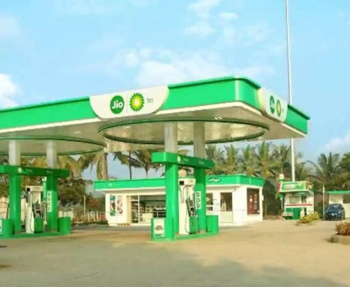 జియో బీపీ పెట్రోలు బంకుపై 6ఏ కేసు