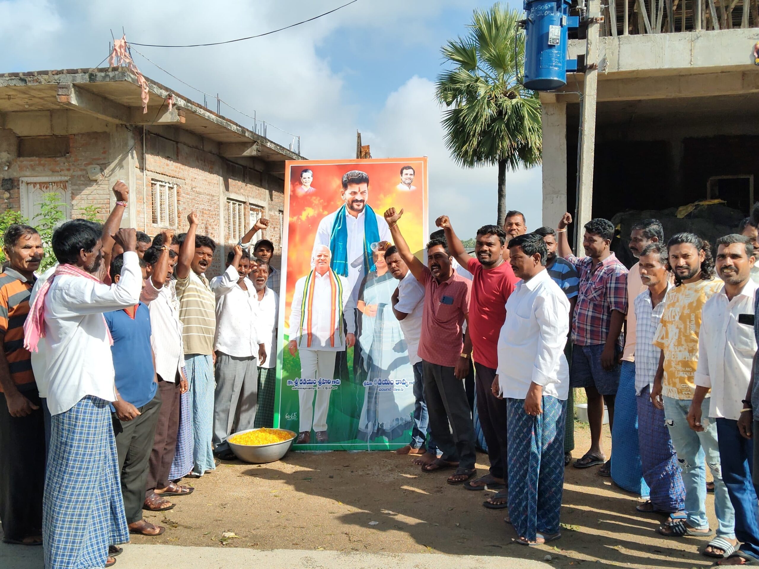 ఎమ్మెల్యే, ఎంపీ చిత్రపటాలకు పాలాభిషేకం