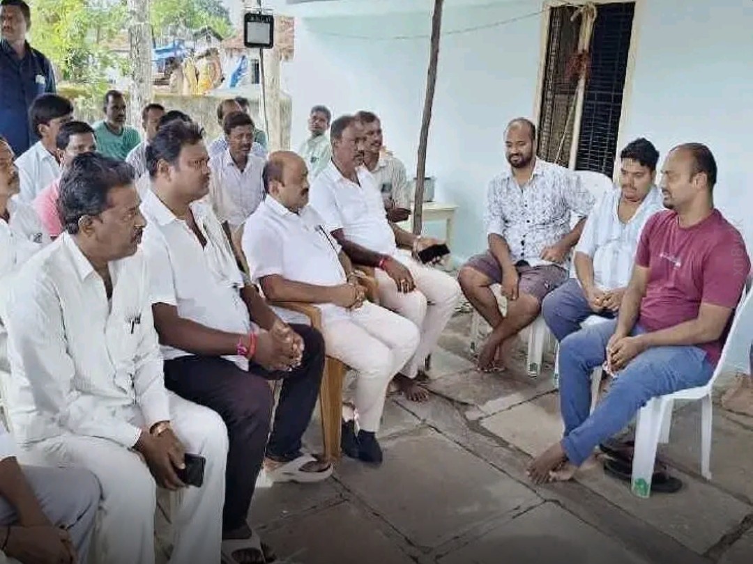 కార్యకర్తలను కంటికి రెప్పలా కాపాడుకుంటా: చల్లా