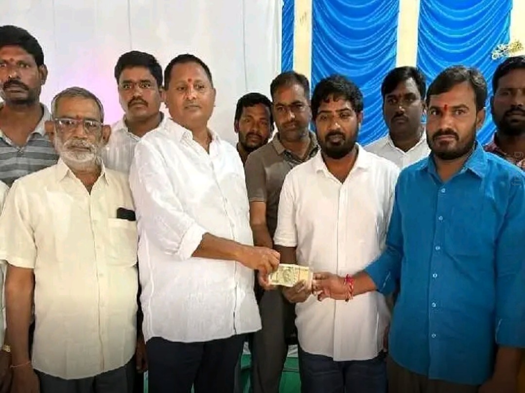 మన్నా చర్చిలో మౌలిక వసతుల కల్పనకు రూ.50 వేల విరాళం