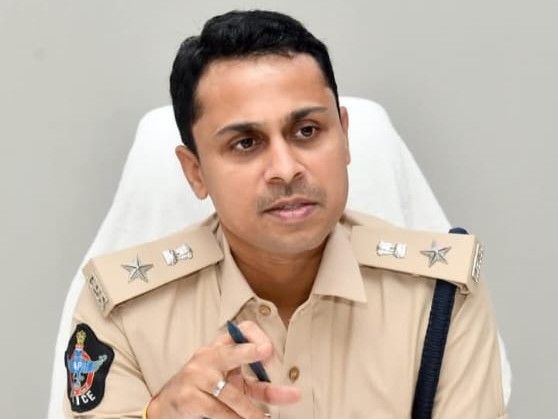 ‘కొత్తూరులో 50 బైకులు, ఒక ఆటో సీజ్’