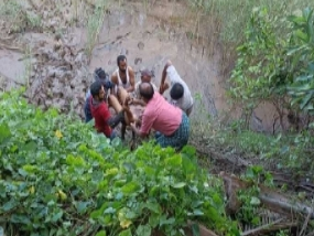 గోదావరిలో దూకి వ్యక్తి ఆత్మహత్య