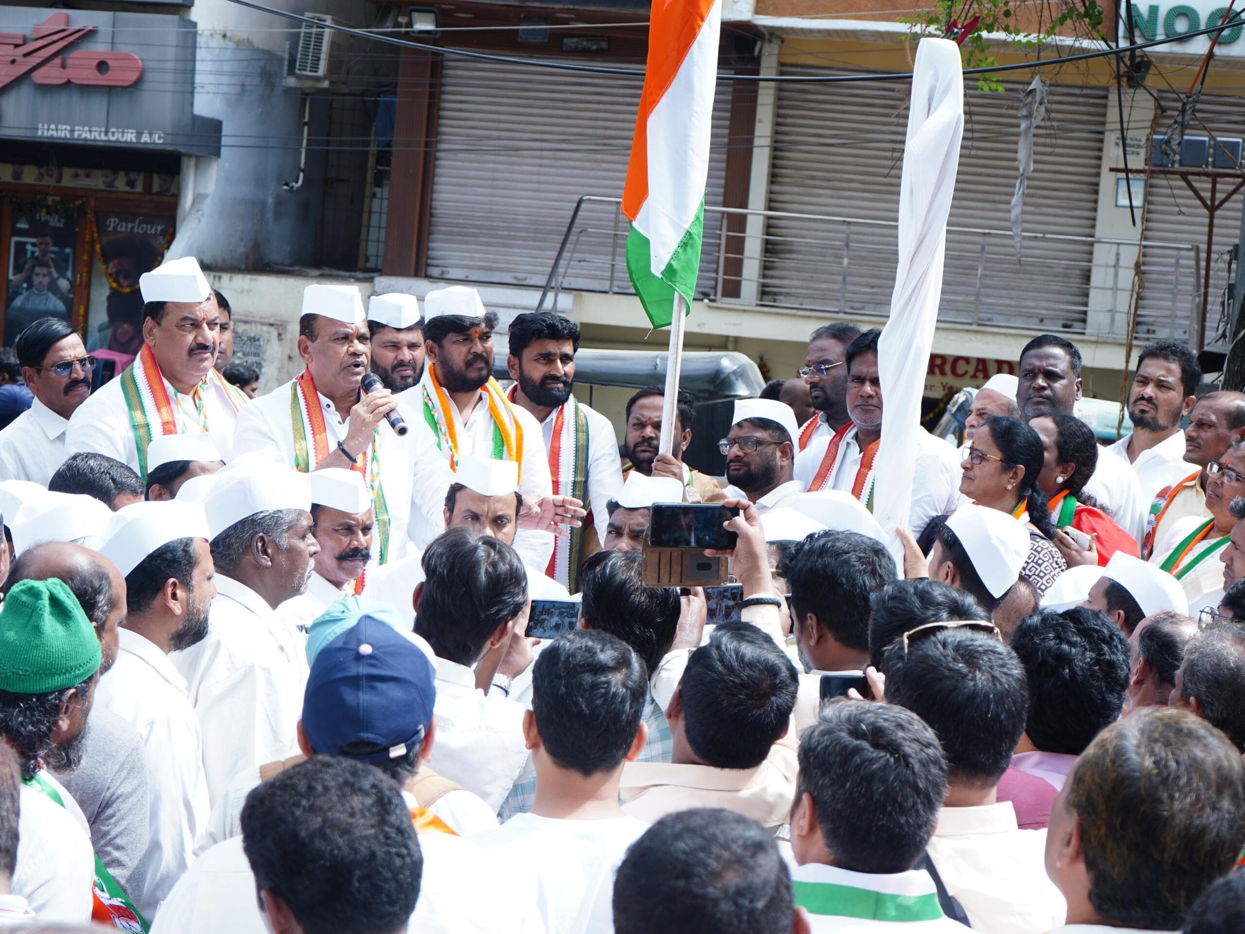 జూబ్లీహిల్స్‌లో జిల్లా మంత్రి కోమటిరెడ్డి ప్రచారం