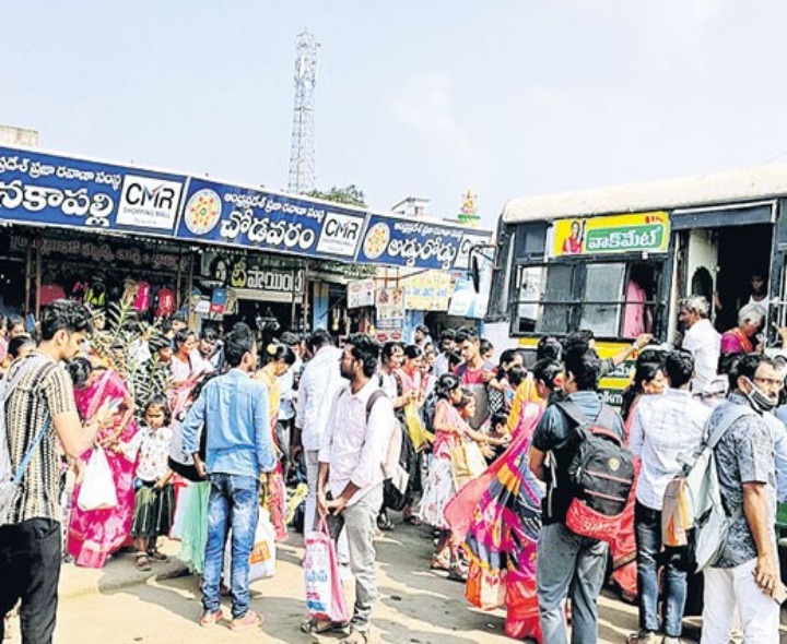 రద్దీగా కాశీబుగ్గ మున్సిపల్ బస్టాండ్