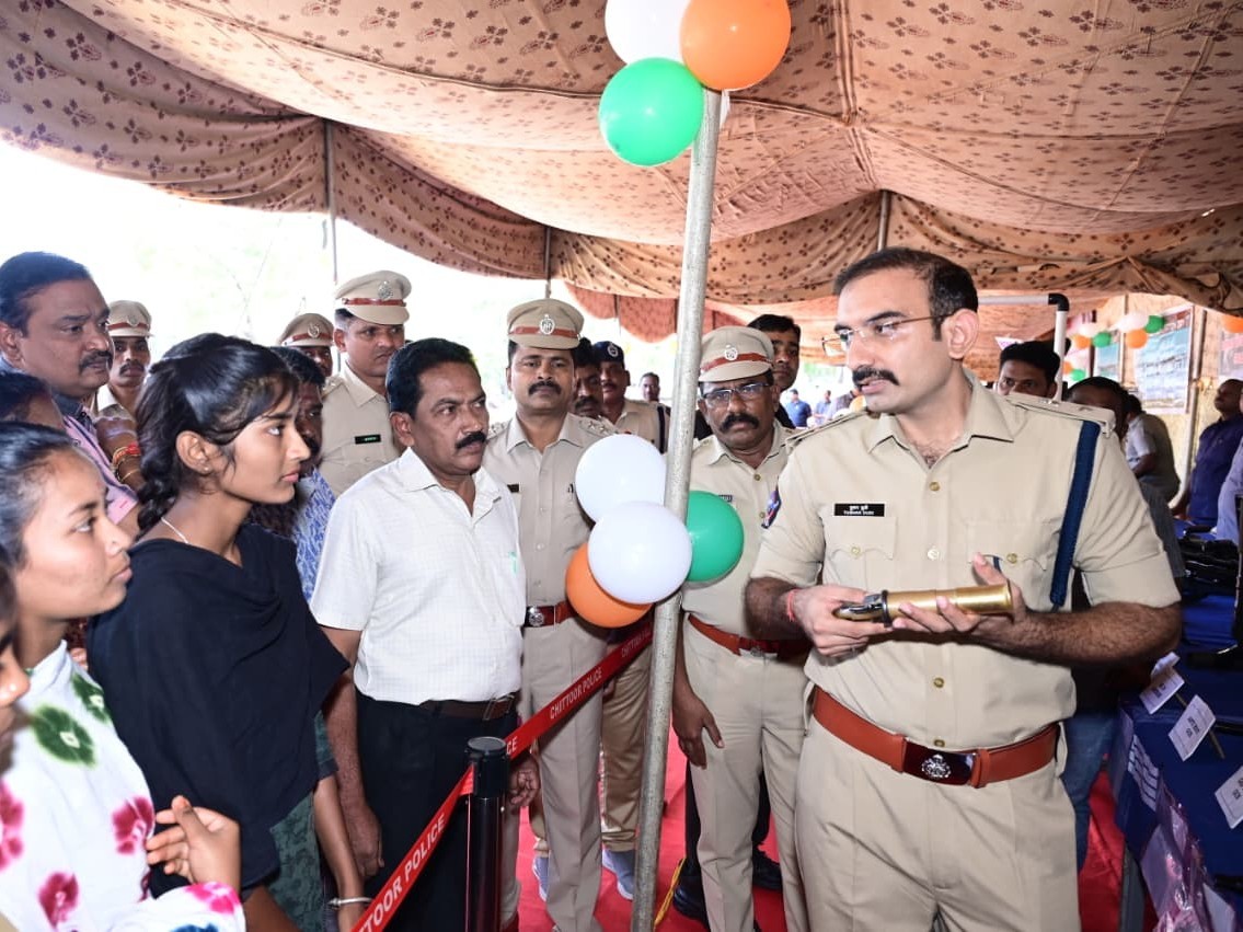 ఆయుధాల ప్రదర్శనను ప్రారంభించిన ఎస్పీ