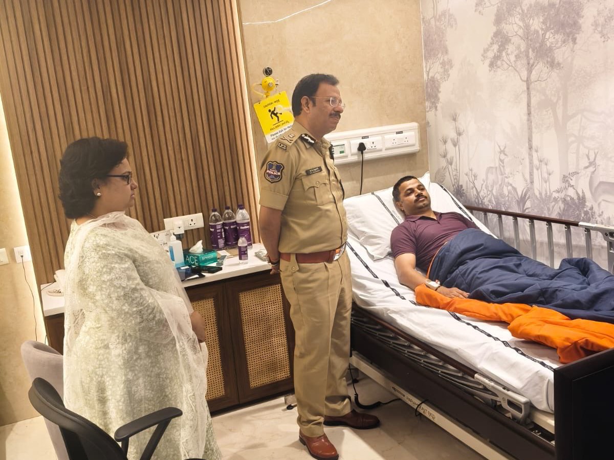 డీసీపీని పరామర్శించిన సజ్జనార్