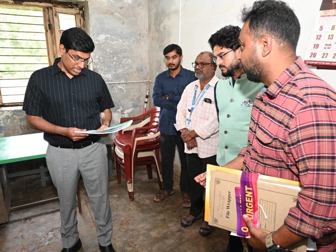 తహశసీల్దార్ కార్యాలయాన్ని పరిశీలించిన కలెక్టర్