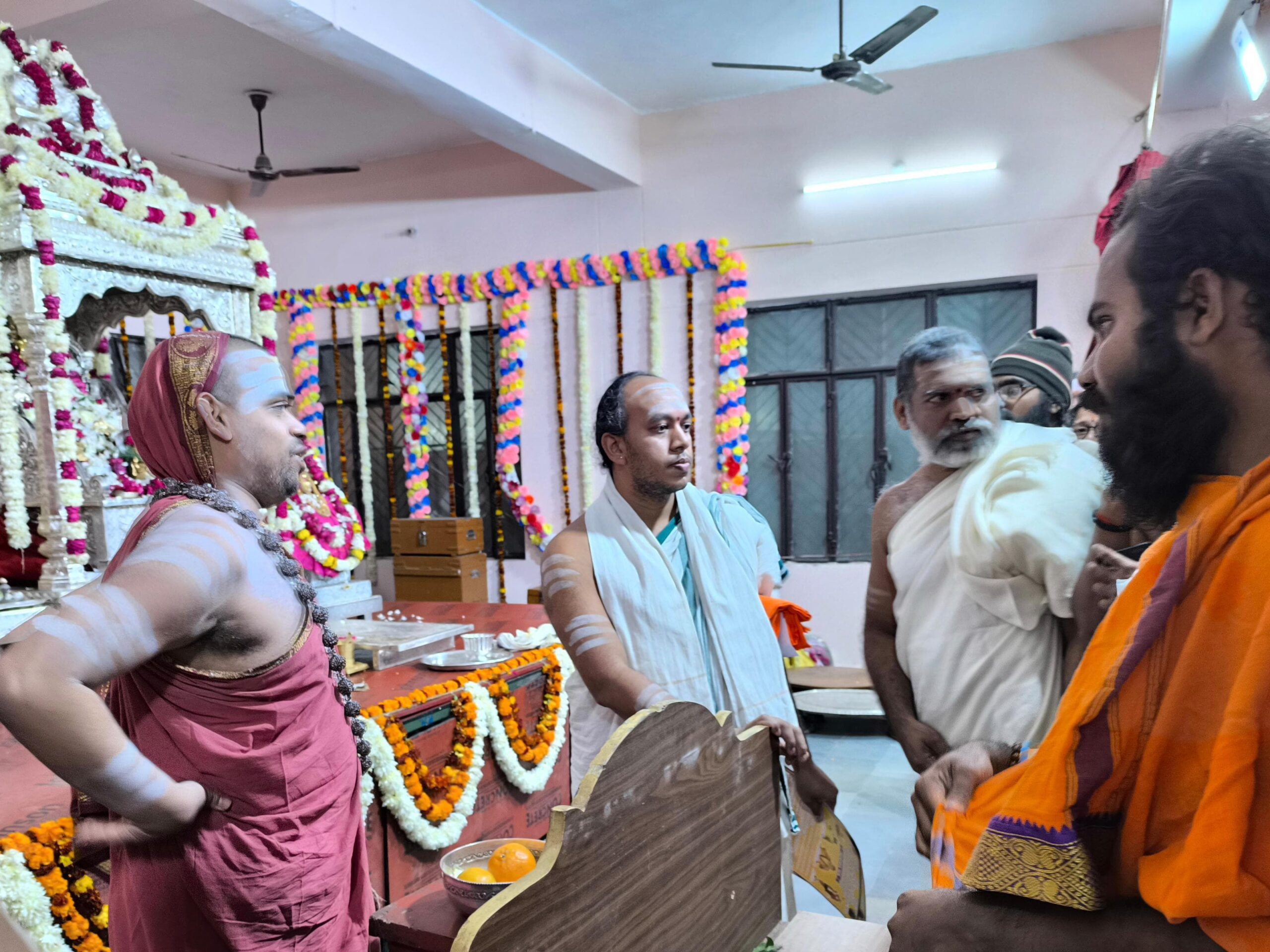 ఆలయ వివాదాలను పరిష్కరించాలి: శివానంద స్వామి