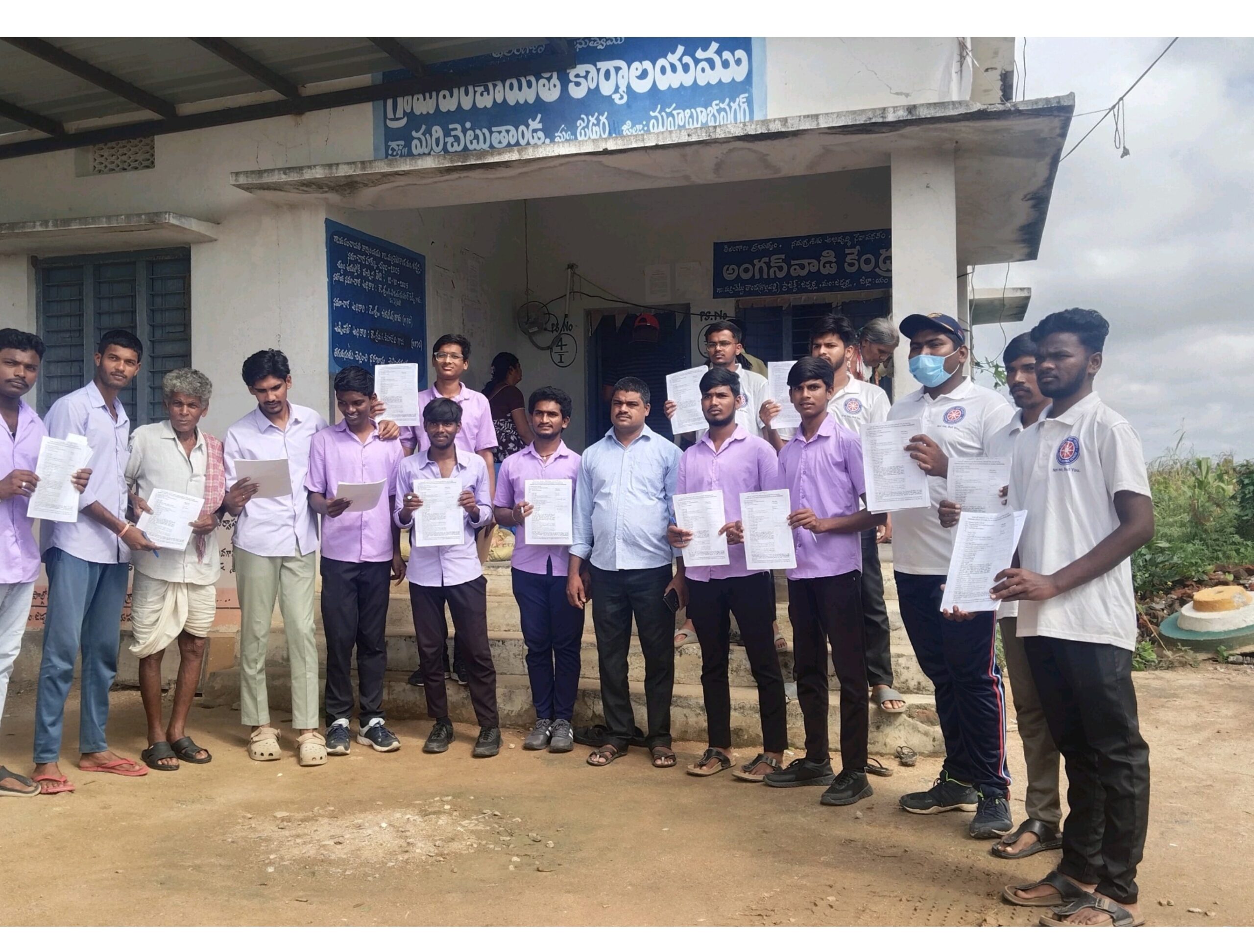 ఇంటింటి సర్వేలో పాల్గొన్న విద్యార్థులు