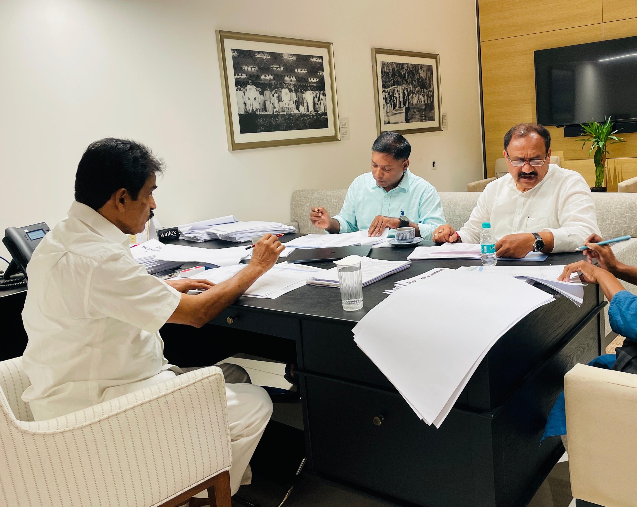 కేసీ వేణుగోపాల్‌తో టీపీసీసీ చీఫ్ భేటీ