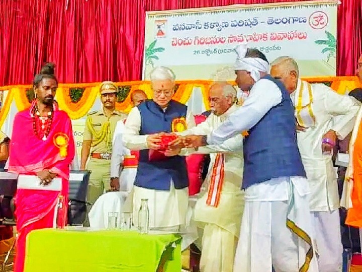 కైలాష్ సుందరకాండ పుస్తకాన్ని ఆవిష్కరించిన గవర్నర్