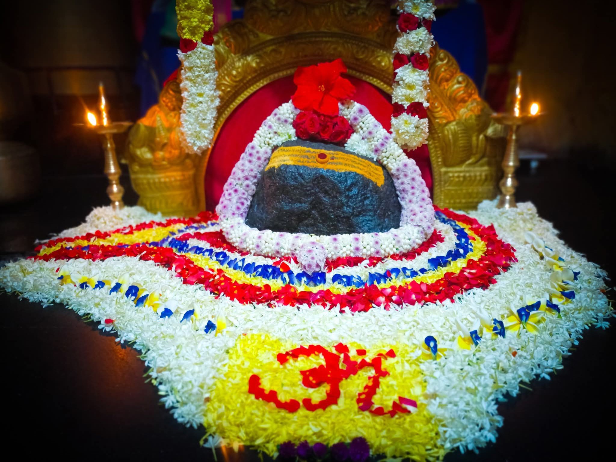 పుష్పాల అలంకారంలో స్వామివారు దర్శనం