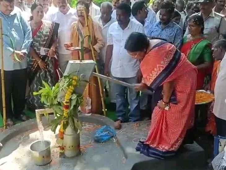 ‘ఎమ్మెల్యే చేతులమీదుగా మంచినీటి బోర్ల ప్రారంభం’