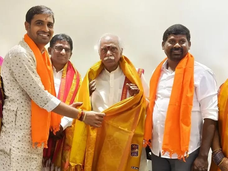 బండారు దత్తాత్రేయను ఘనంగా సత్కరించిన మాజీ ఎమ్మెల్యే
