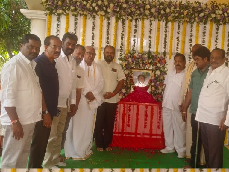 సోమగాని మంజుల దశదిన కర్మలో పాల్గొన్న ప్రముఖులు