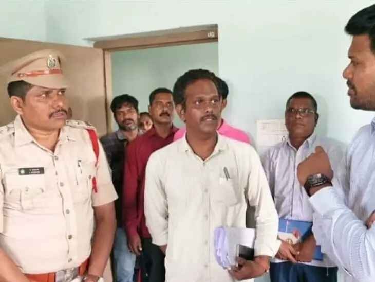 పునరావాస కేంద్రాన్ని పరిశీలించిన కలెక్టర్