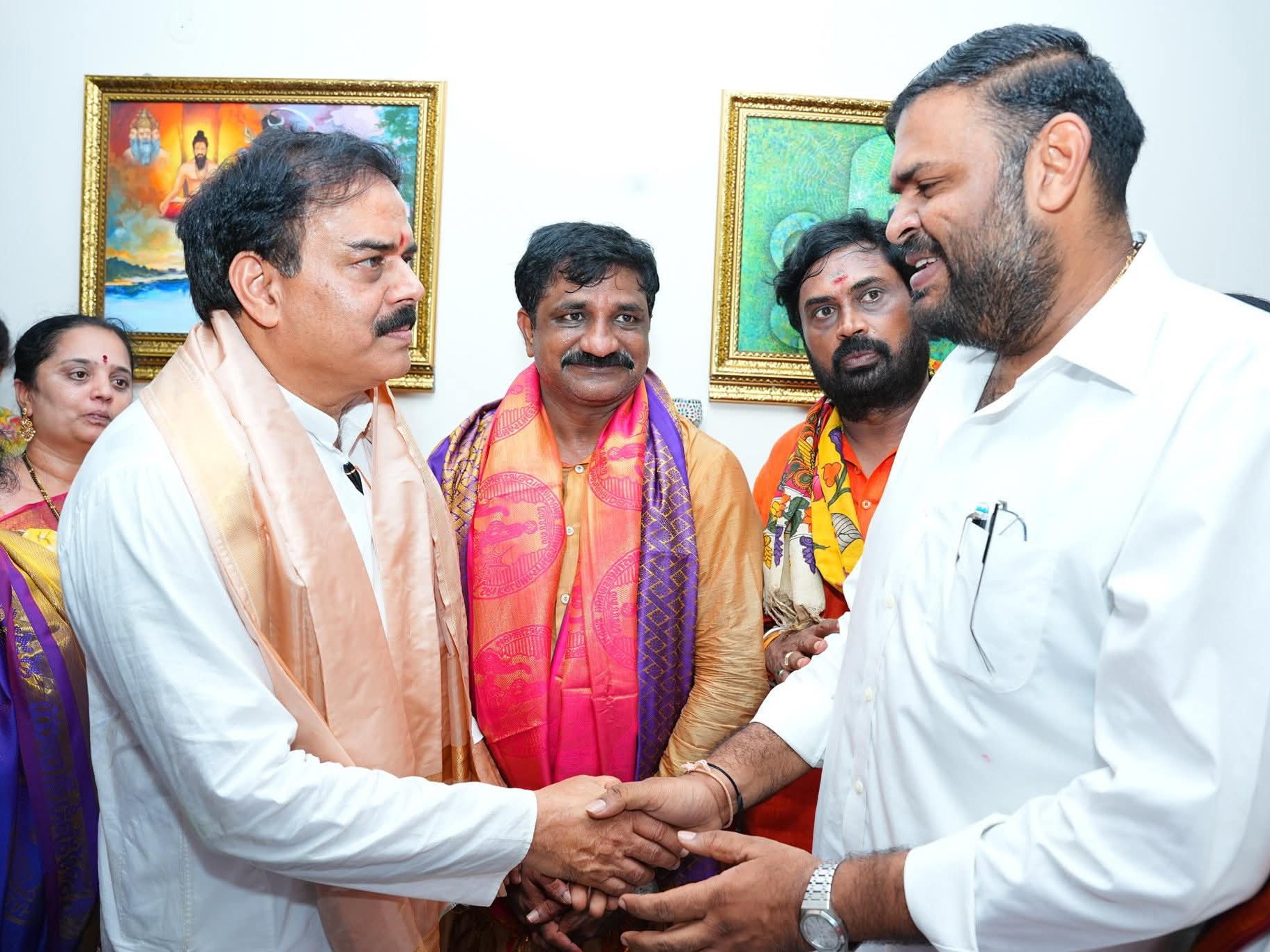 శ్రీకాళహస్తీశ్వరుడు సేవలో మంత్రి నాదెండ్ల