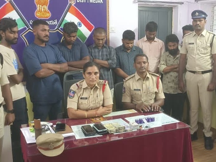 19 మంది పేకాటరాయుళ్ల అరెస్టు