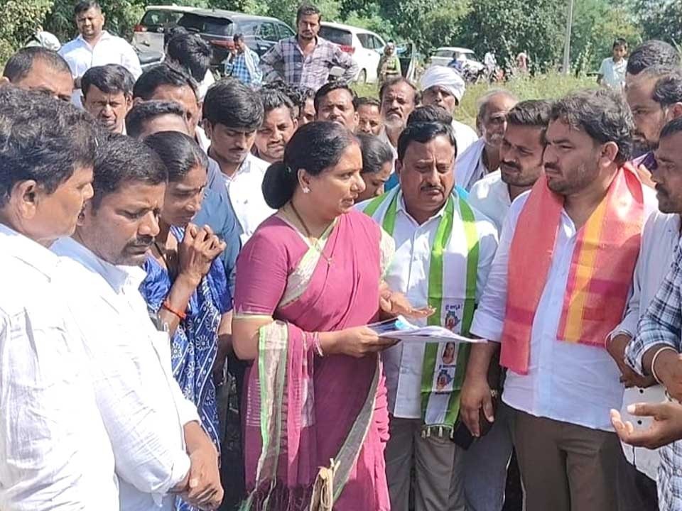 రైతులపై ఫారెస్ట్ అధికారులు వేధింపులు ఆపాలి: కవిత