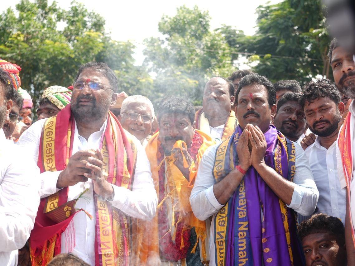 వైభవంగా కురుమూర్తి రాయుడి ఆభరణాల ఊరేగింపు