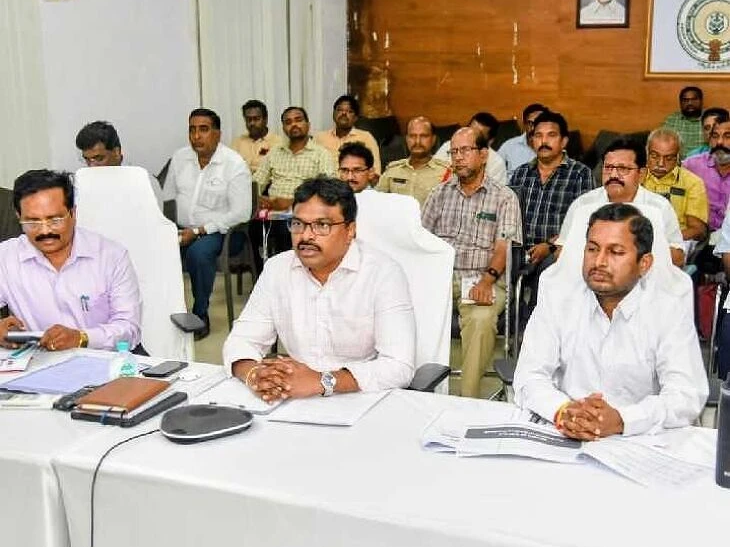 వీడియో కాన్ఫరెన్స్‌లో మాట్లాడిన కలెక్టర్