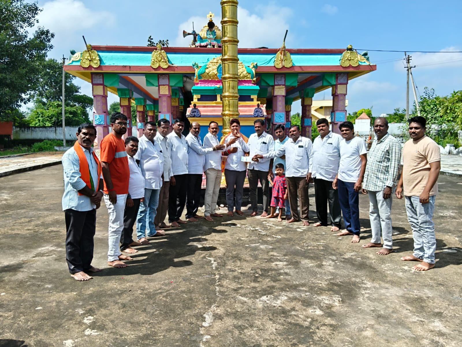 ఆలయ అభివృద్ధికి రూ.లక్ష 11, 116 విరాళం