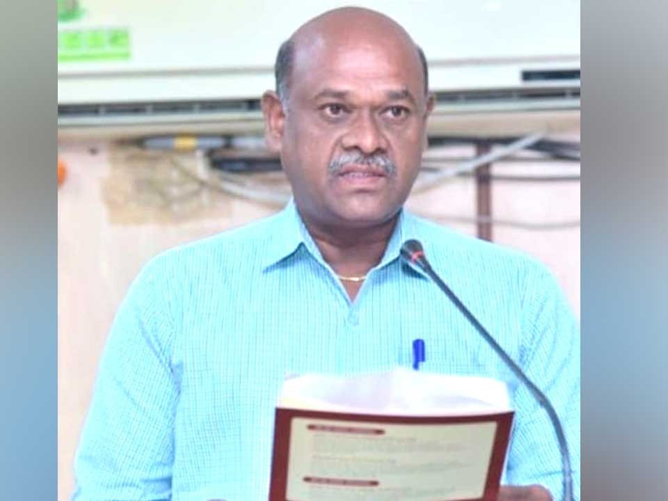 ఏఎస్సై సురేష్​కు ఉత్తమ రచన పురస్కారం