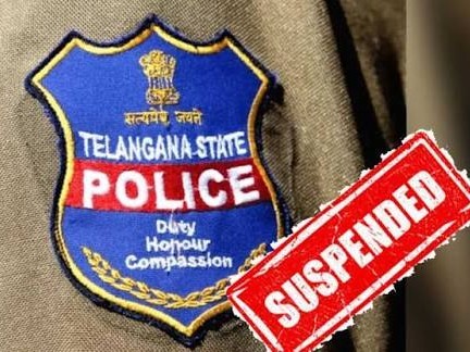 పేకాటరాయుళ్లకు సమాచారం.. హోంగార్డు సస్పెండ్